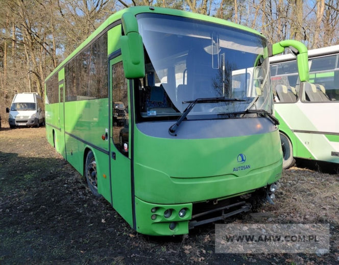 Nowe przetargi Agencji Mienia Wojskowego. Do zgarnięcia Honker, autobus, a nawet karetka!