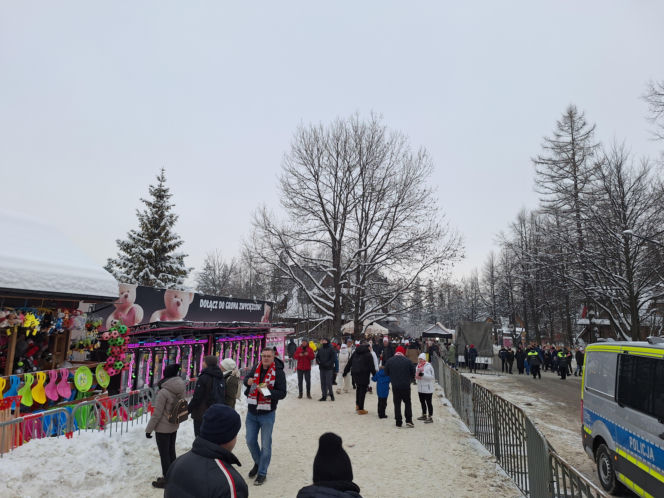 Tłumy kibiców pod Wielką Krokwią w Zakopanem