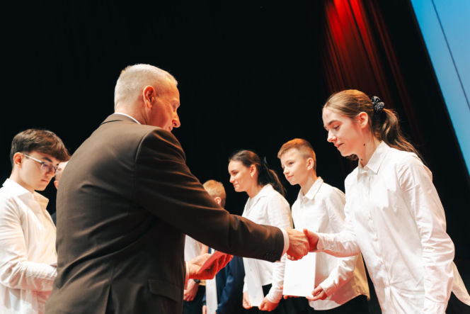 Najzdolniejsi uczniowie odebrali stypendia Prezydenta Miasta Siedlce