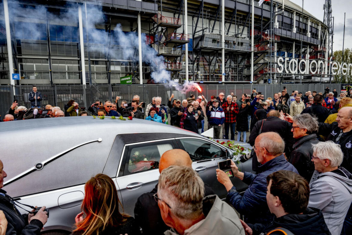 Kibice pożegnali Leo Beenhakkera. Ostatnia droga byłego reprezentanta Polski