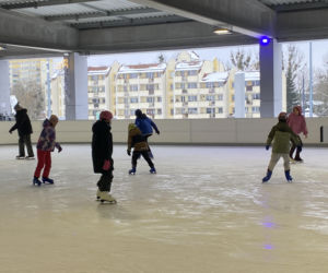 Kryte lodowisko przy Hali Urania