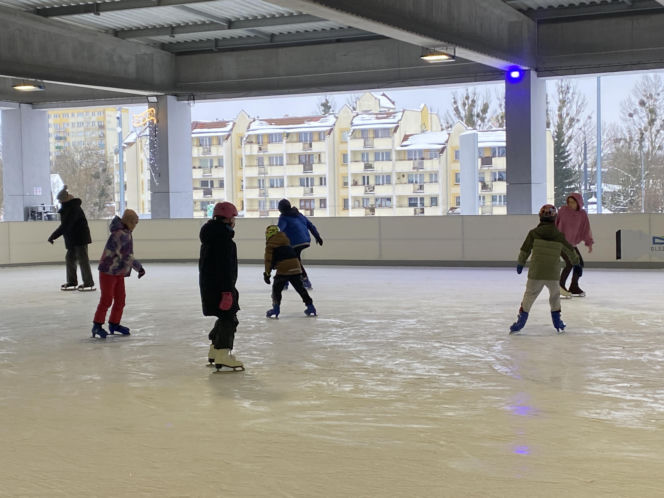 Kryte lodowisko przy Hali Urania