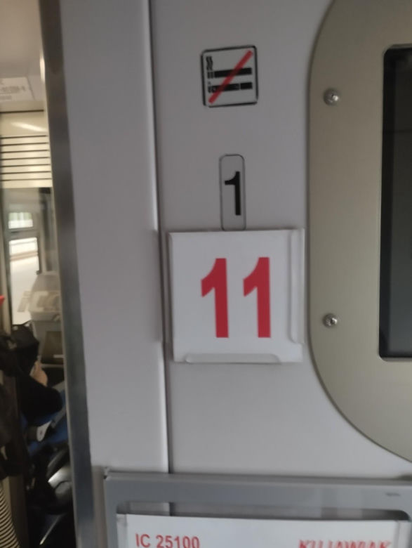 Tłok w pociągu PKP Intercity. W takich warunkach podróżował nasz czytelnik