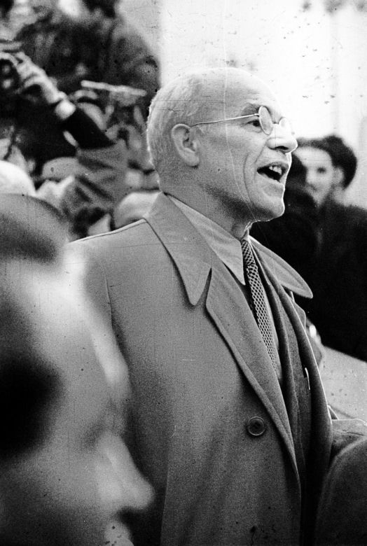 Władysław Gomułka podczas słynnego wiecu w październiku 1956