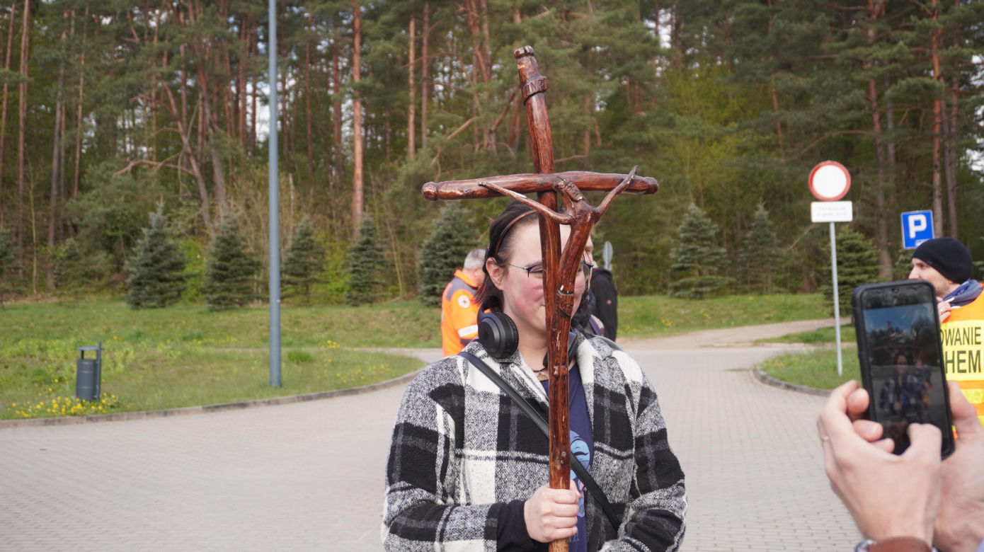Pielgrzymka maturzystów 2024. 200 osób poszło do Gietrzwałdu modlić się o powodzenie na maturze [ZDJĘCIA]