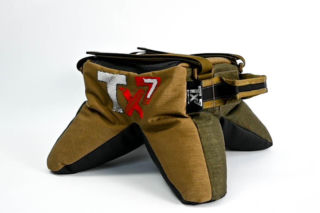 Haitański Krawiec szyje świetne worki strzeleckie