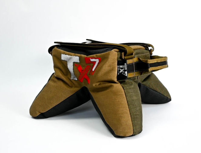 Haitański Krawiec szyje świetne worki strzeleckie