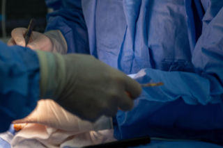 Neurochirurdzy z Katowic dokonali przełomowej operacji mózgu u nastolatki