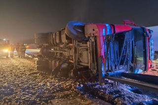 Wypadek na obwodnicy Trójmiasta. Ciężarówka za zbożem zablokowała ruch. Poważne utrudnienia
