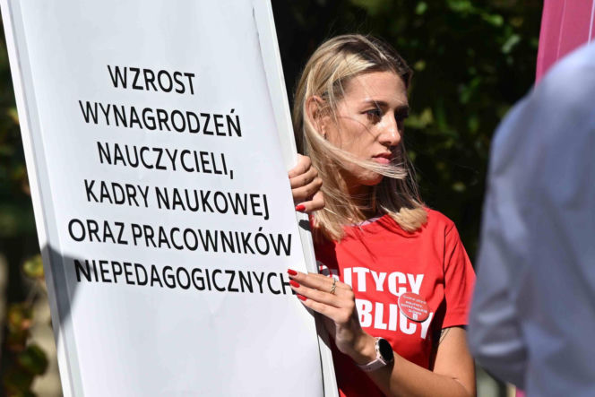 Protest nauczycieli. Chcą podwyżek. Ile zarabia się w polskich szkołach?