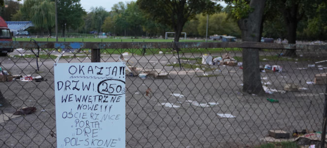 Brud po bazarze na warszawskiej Woli