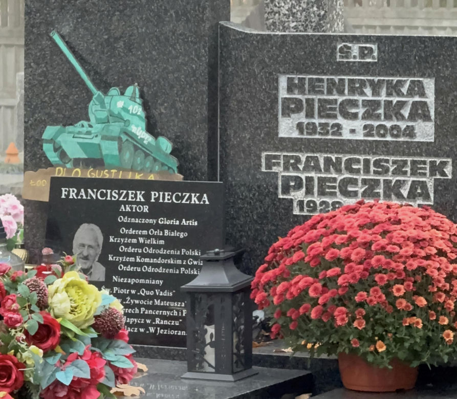 Fani „Rancza” od razu go rozpoznają. Niezwykły detal na grobie Franciszka Pieczki
