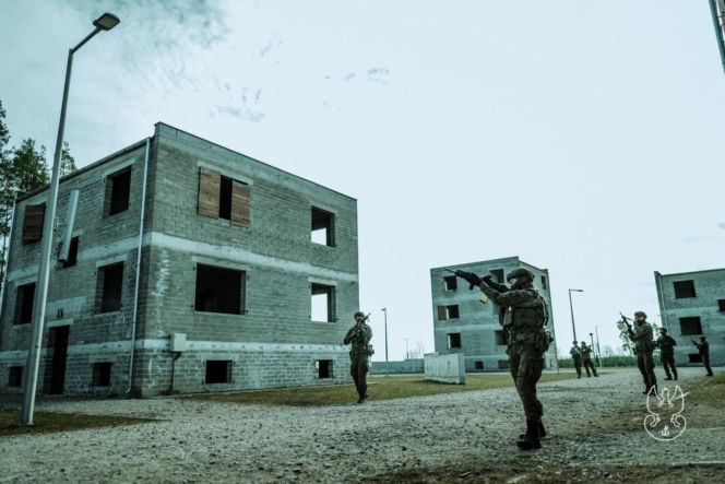 Terytorialsi szkolili się z "czarnej taktyki ". Trenują na poligonie i w terenie