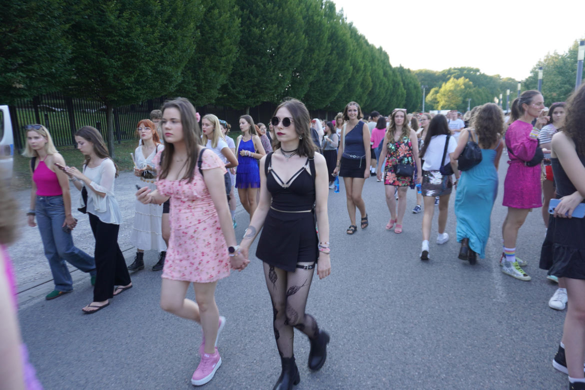 Fani Taylor Swift w drodze na Stadion Narodowy. Koncert N1 1.08.2024