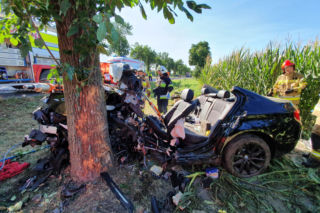 BMW rozszarpane na strzępy! Koszmarny wypadek na S7. Poważne utrudnienia