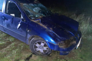 Zapomniała, czego ją uczono. Pijana 20-latka dachowała. Auto tylko na złom