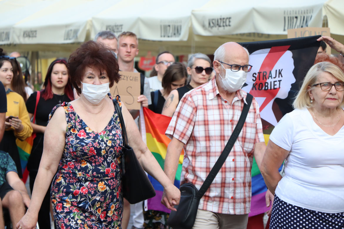 Torunianie protestują przeciwko przegłosowaniu Lex TVN