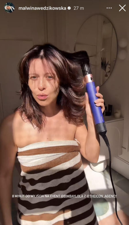 Malwina Wędzikowska w ręczniku i... bez