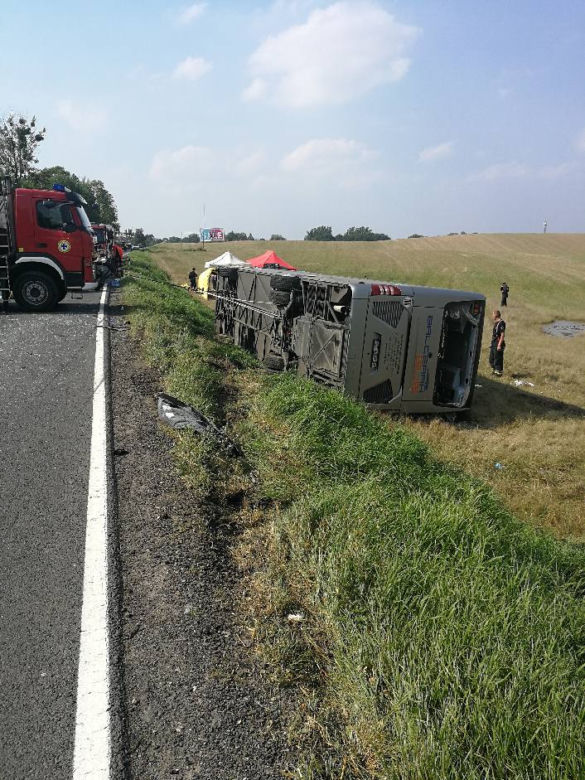 DK 53: Wypadek autokaru z pielgrzymami. 8 osób w szpitalu!