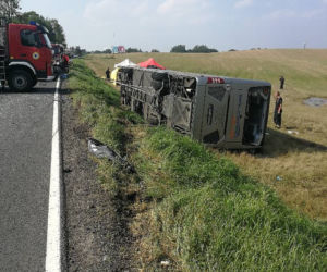 DK 53: Wypadek autokaru z pielgrzymami. 8 osób w szpitalu!