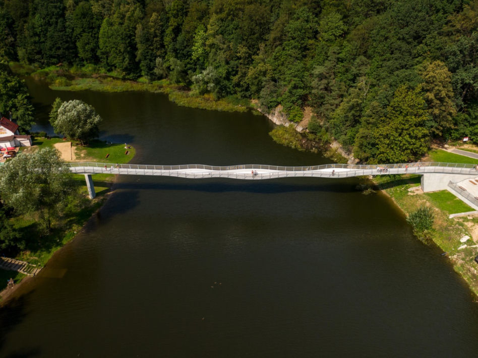 Kładka w Zagórzu Śląskim projektu pracowni isba i Mosty – Wrocław