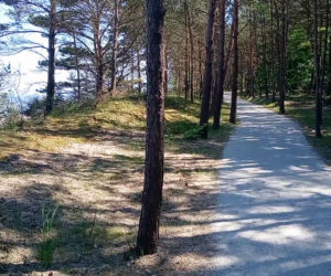 Rowerzyści kontra naturyści. Słynna naga plaża przestanie istnieć?