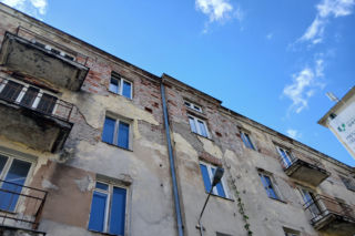 Patrzyła, jak niemieckie czołgi jadą na Warszawę. Dziś popada w ruinę. Kamienica przy Grójeckiej 184