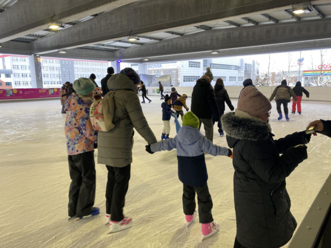Kryte lodowisko przy Hali Urania