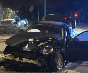 Potworne zderzenie toyoty z BMW w Piasecznie. Pogotowie zabrało rannego