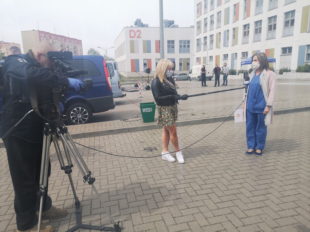 Koncert na parkingu Szpitala Dziecięcego w Olsztynie