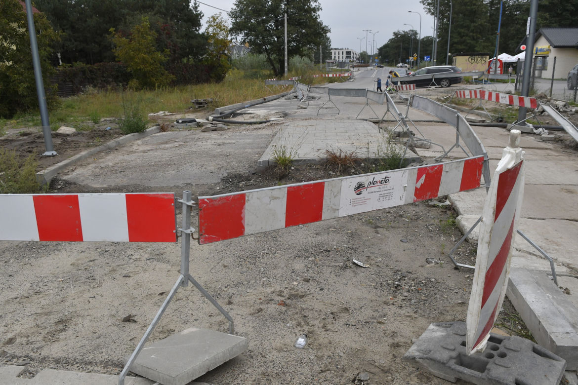 Rozgrzebali skrzyżowanie i zostawili. Wykonawca nowego ronda złożył wniosek o upadłość
