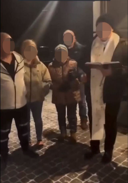 Chrzest Maybacha na Podlasiu. Ksiądz majtał kropidłem jak szalony