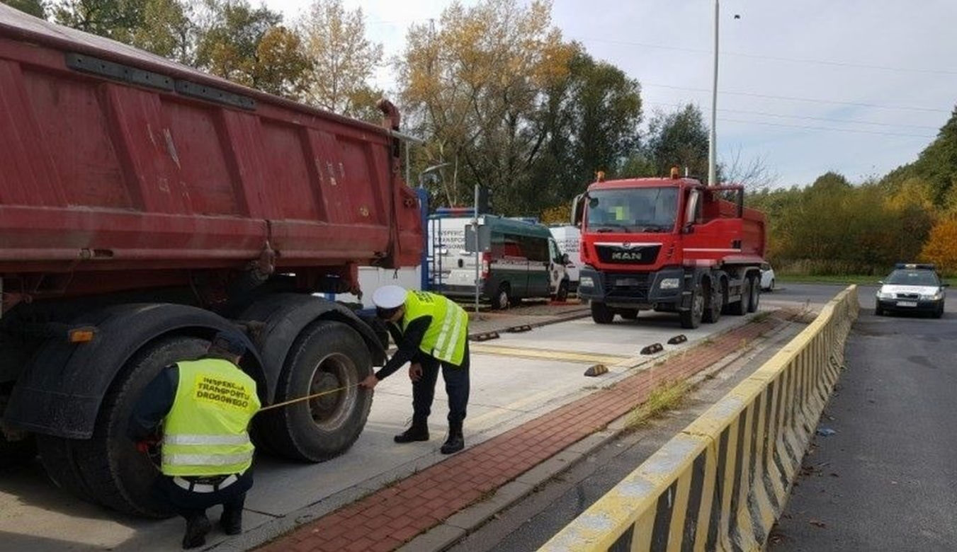 Przeładowane wywrotki i inne naruszenia w transporcie