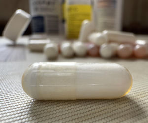 Multiwitamina nie zawsze jest bezpieczna dla organizmu. Z niektórymi lekami może być toksyczna