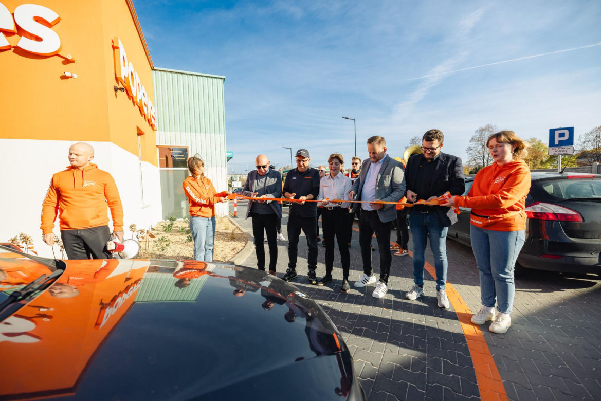 Czekali na to nawet 10 godzin! Szaleństwo na otwarciu Popeyes w Częstochowie