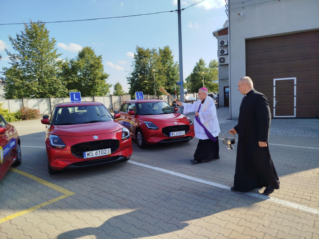 Siedlecki WORD wymienił starą flotę pojazdów egzaminacyjnych na nowe samochody marki Suzuki Swift