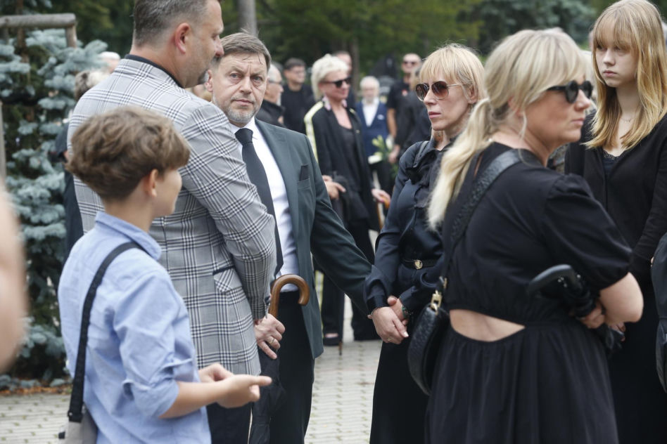 Pogrzeb Joanny Kołaczkowskiej. Tak pożegnali ją przyjaciele z kabaretu. Borek płakała jak uczennica