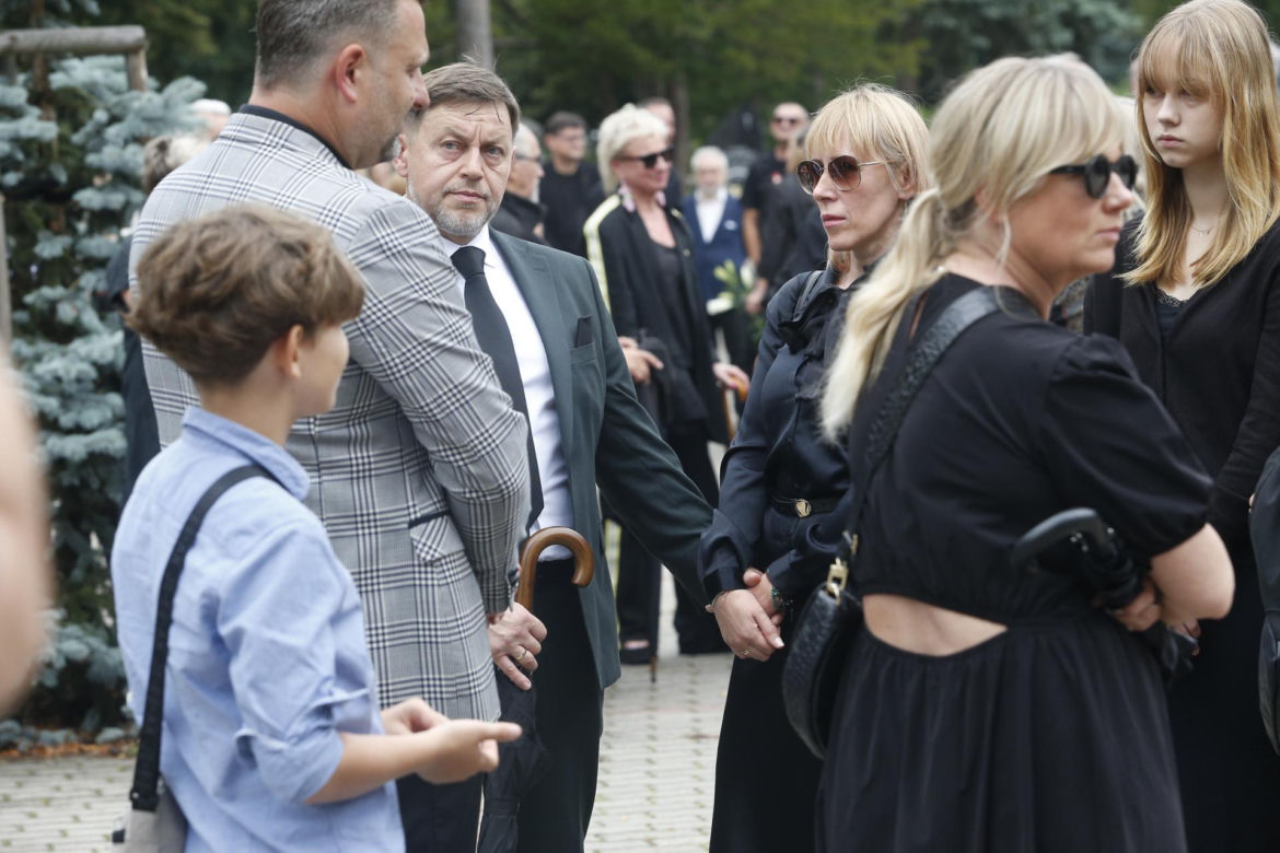 Pogrzeb Joanny Kołaczkowskiej. Tak pożegnali ją przyjaciele z kabaretu. Borek płakała jak uczennica