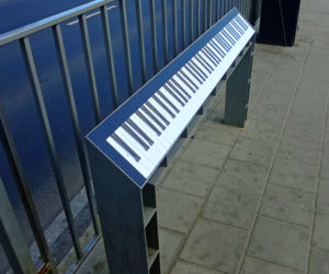 Muzyczne klimaty na przystanku tramwajowym w centrum Szczecina. Skąd wzięło się to nietypowe pianino? 