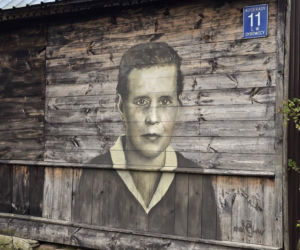 Wieś Kosierady Wielkie na terenie gminy Sokołów Podlaski staje się coraz piękniejsza. Wszystko za sprawę tzw. drewnali