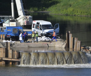 Przeciąganie rurociągu przez Wisłę