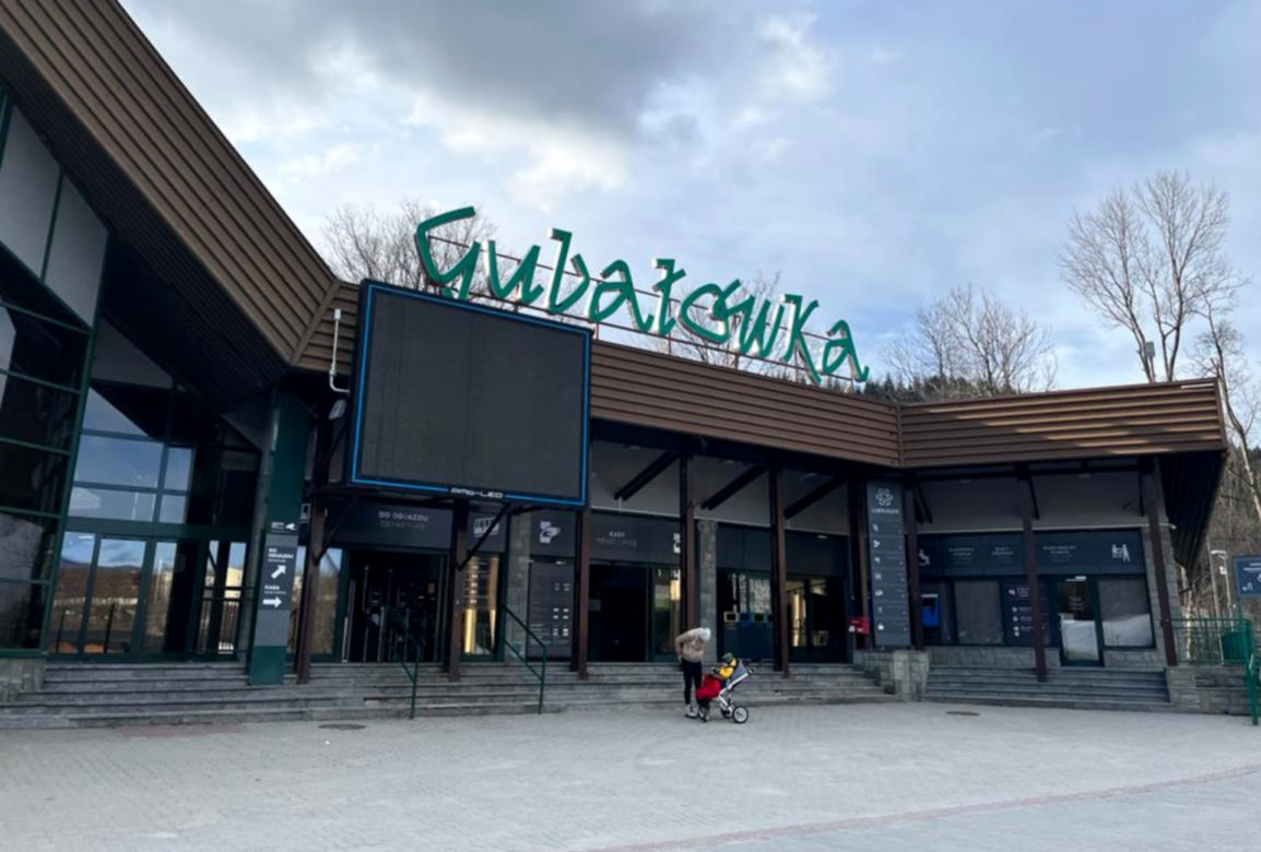 Wymarłe Zakopane przed sezonem. Pustki na Krupówkach i pod Gubałówką