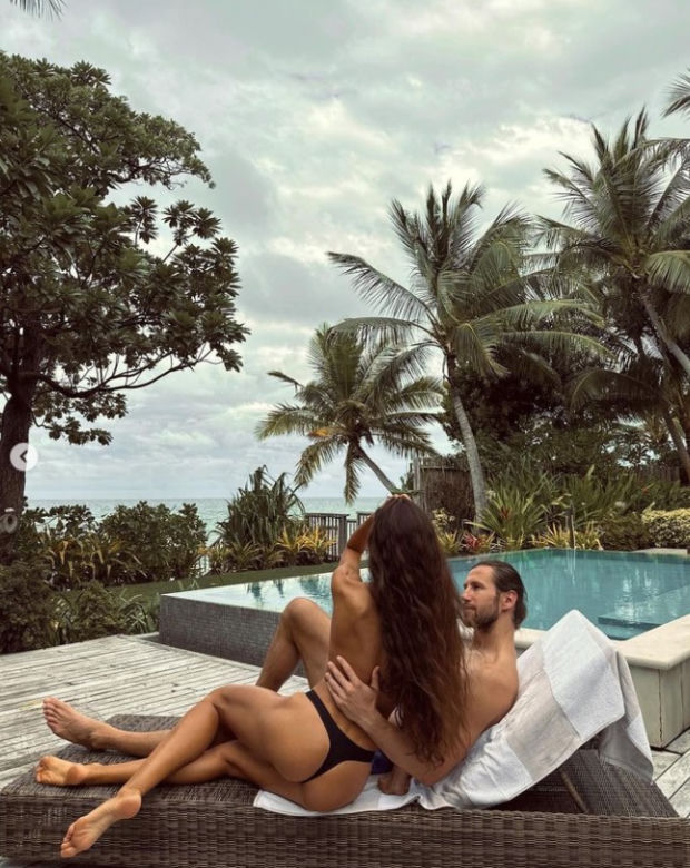 Celia Krychowiak bez stanika
