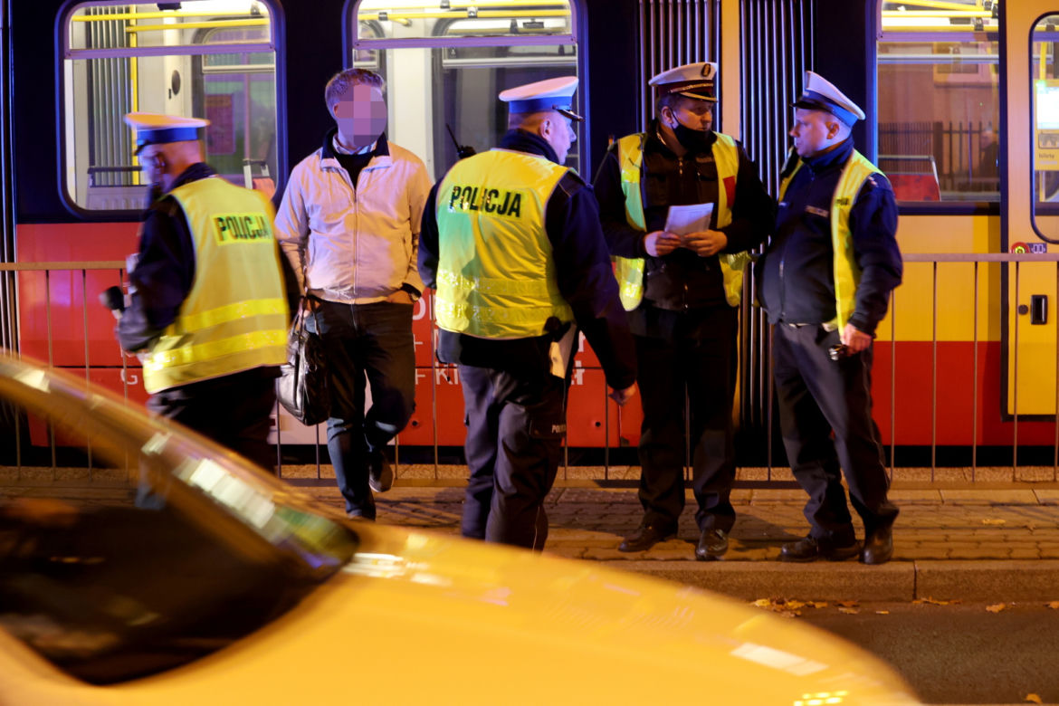 Śmiertelny wypadek w Warszawie. Pieszy zginął pod kołami tramwaju