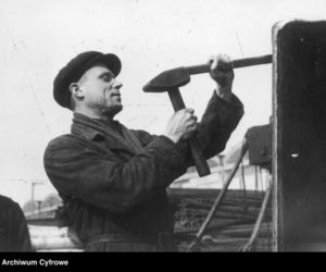 QUIZ PRL. Czy się stoi, czy się leży, trzy tysiące się należy. Tak pracowano w PRL-u