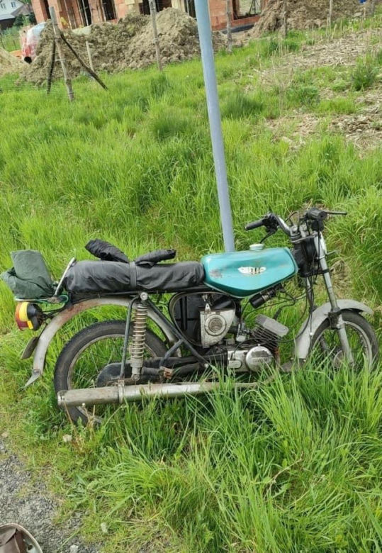 Zaczarnie. Motocyklista zderzył się z samochodem. Z obrażeniami nogi trafił do szpitala