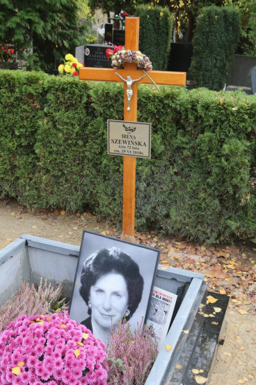 Groby znanych. Ścibor-Rylski, Kłosowski, Wachowicz, Jackowska