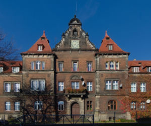 To miasto w województwie śląskim jest jednym z najgęściej zaludnionych w Europie. Leży blisko Chorzowa
