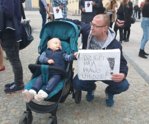 Zakaz edukacji seksualnej. Białostoczanie protestowali na Rynku Kościuszki