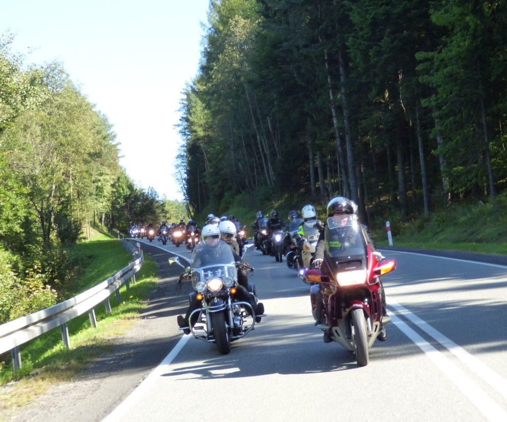 motocykliści w Dolinie Popradu
